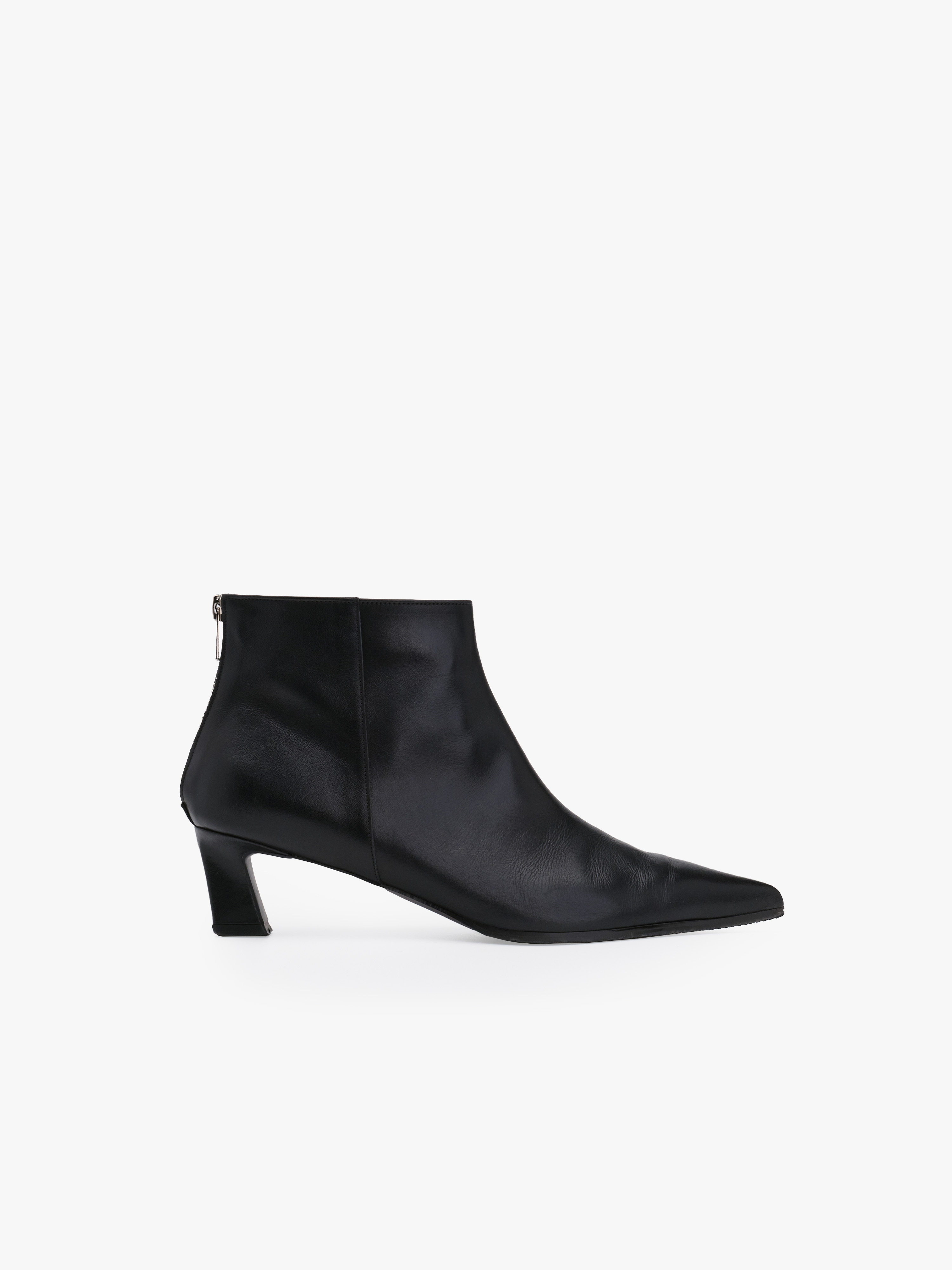 POINTED ANKLE BOOTS / BLACK